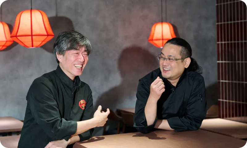 <div class="crosstalk__content">
<h3>真逆だから、面白い。<br data-start="174" data-end="177" />磨き続けた技と、新しい発想。<br data-start="191" data-end="194" />二人の料理人が描く、新たな中華。</h3>
</div>
