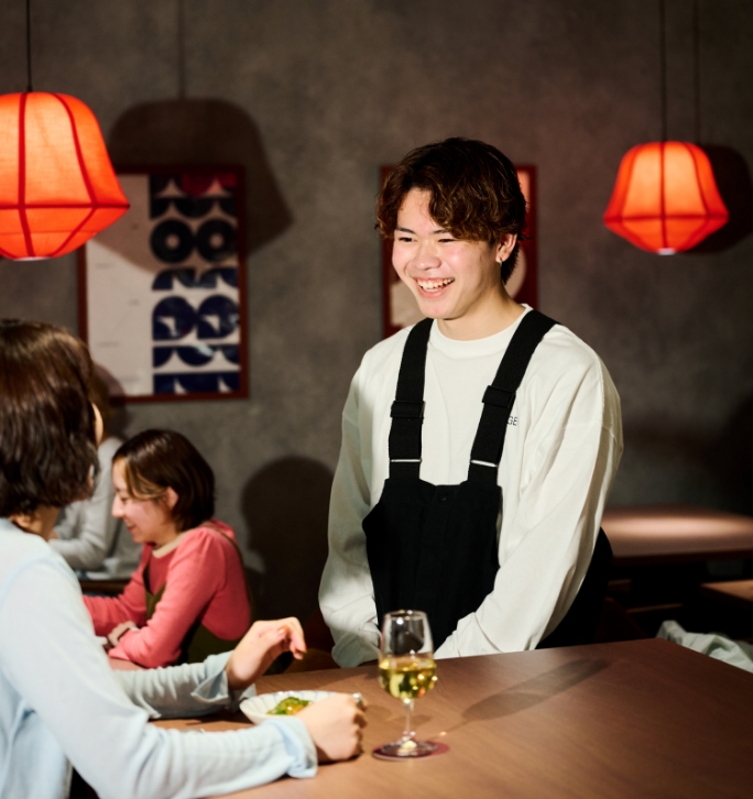 サービススタッフ（時給1,300〜1,600円）
